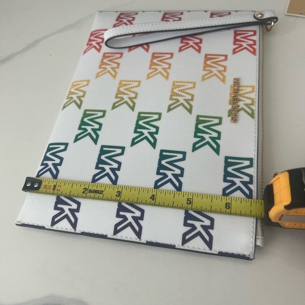 MICHAEL KORS Wristlet - Picture 11 of 13